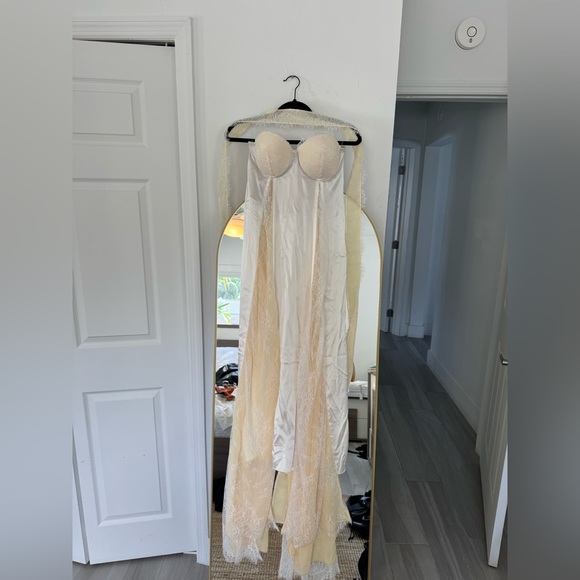 The Hannah Godwin dress by Undone - Picture 4 of 4